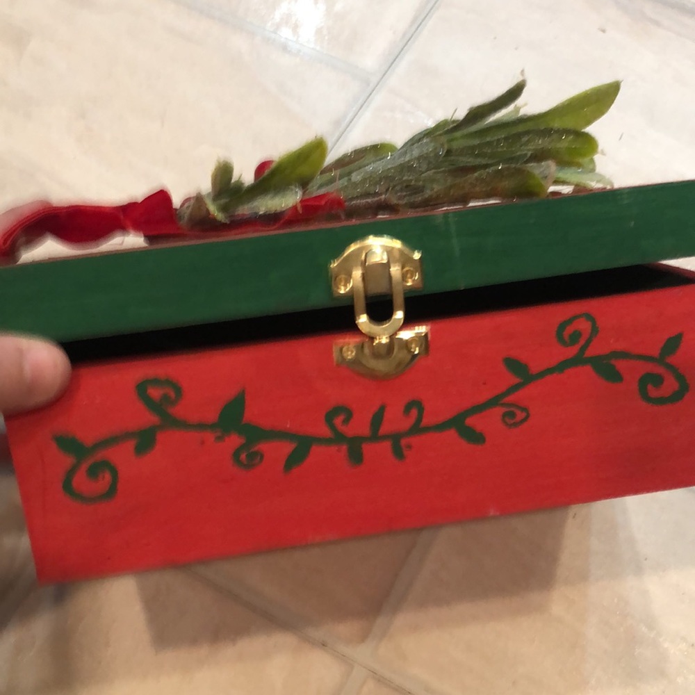 Painted box - Picture 2 of 3